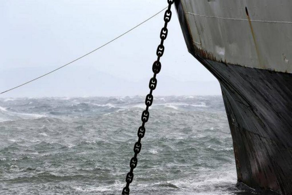 Μύκονος: Πλοίο χτυπήθηκε από την άγκυρα του λόγω δυσμενών καιρικών συνθηκών