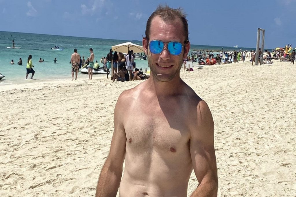 Η περίεργη υπόθεση που ενός άντρα που έπεσε στην θάλασσα από κρουαζιερόπλοιο - Στο μικροσκόπιο η σύντροφος του