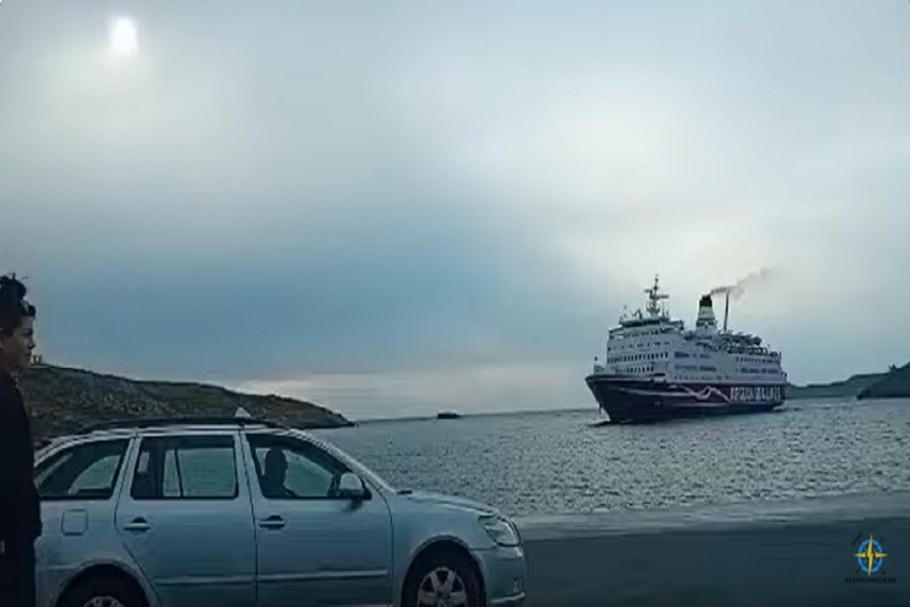 Πρώτη άφιξη του πλοίου «ΑΝΕΜΟΣ» στην Κύθνο (video)
