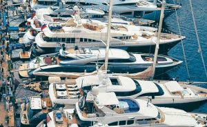 anoigei-h-agora-tou-thalassiou-tourismou