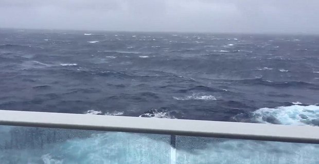 Δειτε το Anthem of the Seas κοντά στον τυφώνα Ερμίνα (video) anthem_hermina