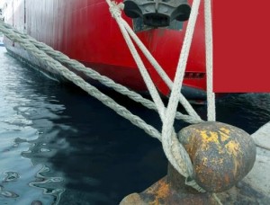 Παραμένουν δεμένα για δεύτερη ημέρα τα πλοία