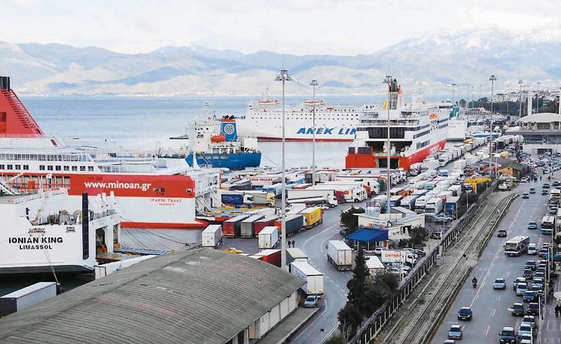 Απλήρωτη εργασία και εντατικοποίηση στο λιμάνι της Πάτρας