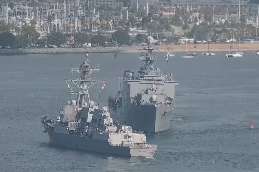 ΒΙΝΤΕΟ: Δύο πολεμικά πλοία των ΗΠΑ απέφυγαν την τελευταία στιγμή την σύγκρουση μεταξύ τους!