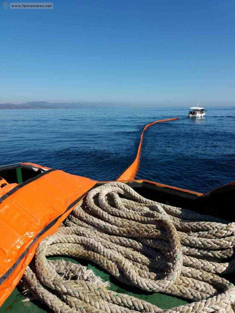 Αποκολλήθηκε το φορτηγό πλοίο που προσάραξε στην Λέσβο [pics]