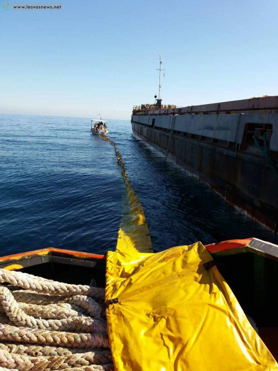 Αποκολλήθηκε το φορτηγό πλοίο που προσάραξε στην Λέσβο [pics]