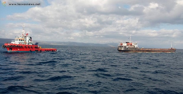 Αποκολλήθηκε το φορτηγό πλοίο που προσάραξε στην Λέσβο [pics]