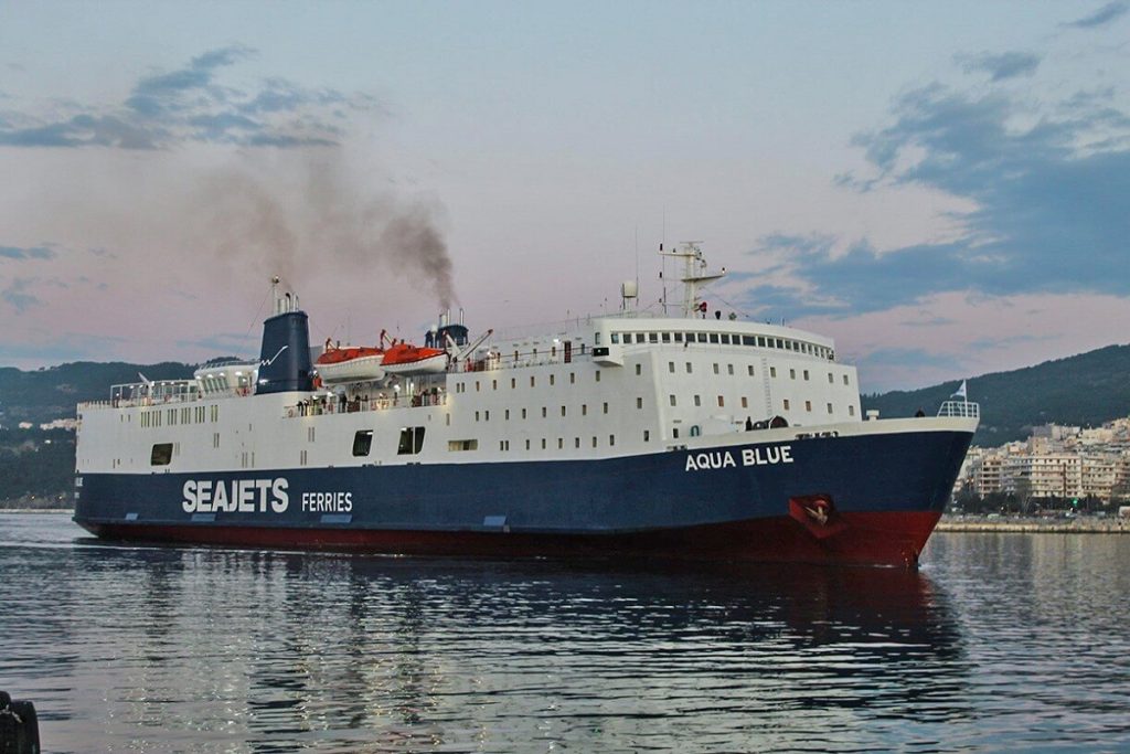 Μηχανική βλάβη παρουσίασε το “AQUA BLUE” στο Στενό Καφηρέα