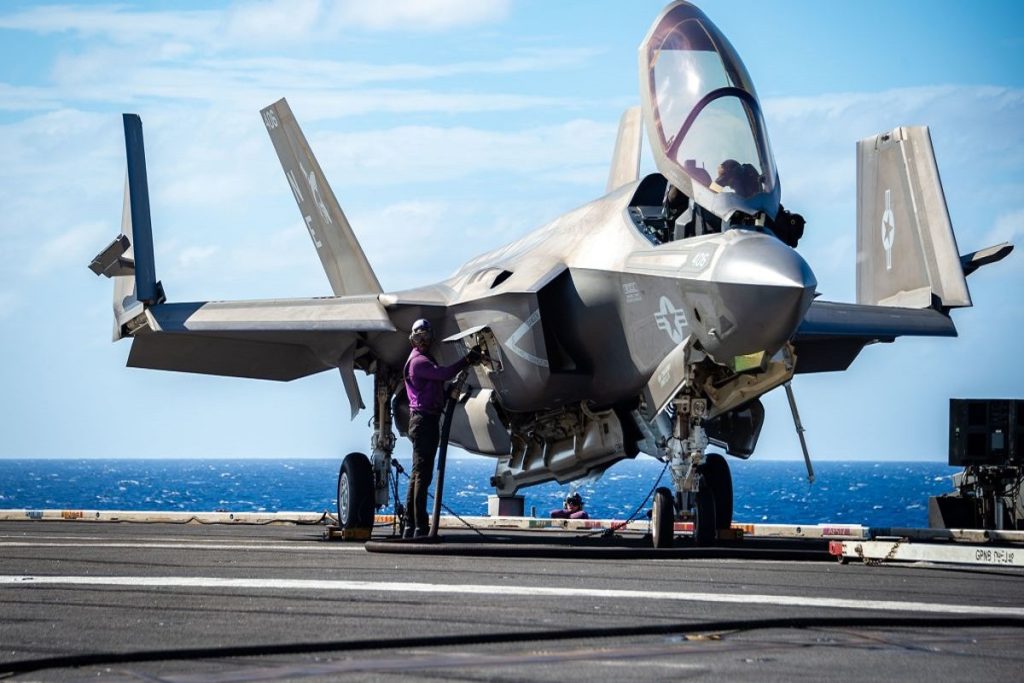 Αεροπλάνο F-35 συνετρίβη στο κατάστρωμα του USS Carl Vinson τραυματίζοντας 7 ανθρώπους