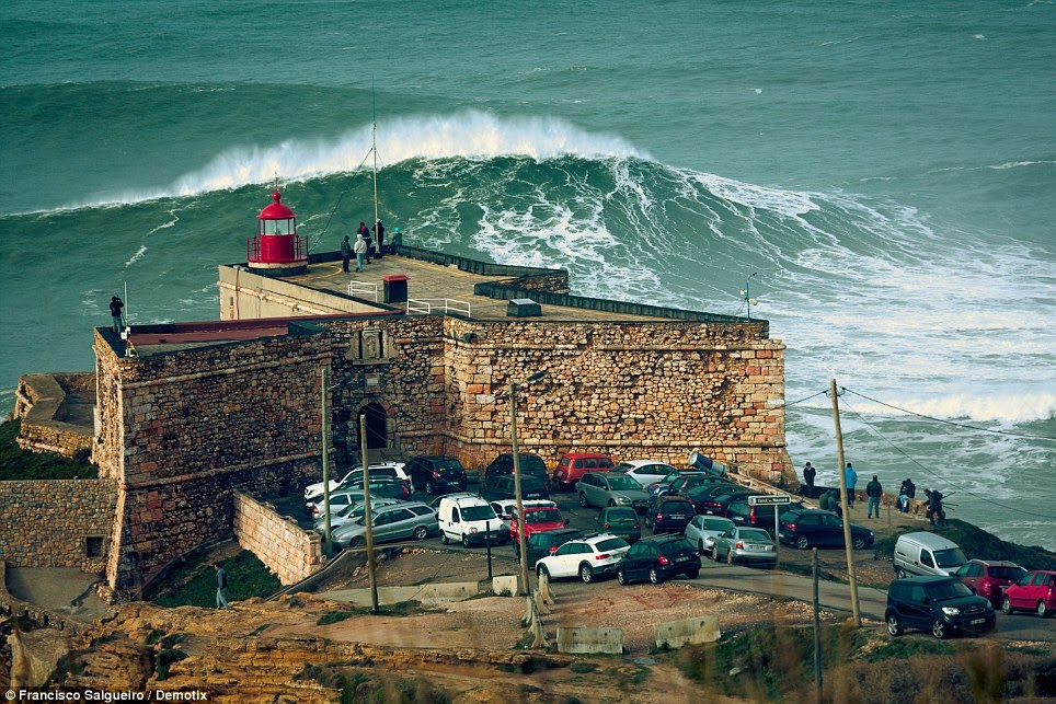 Δείτε πως είναι τα κύματα ύψους 30 μέτρων! [βίντεο]