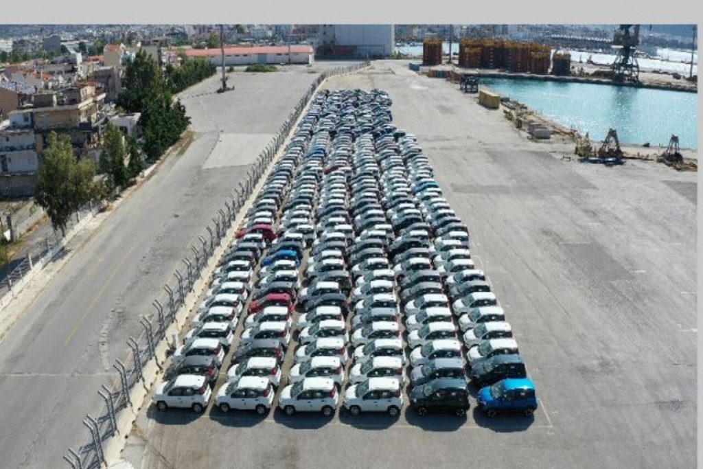 Νέο πλοίο με εκατοντάδες αυτοκίνητα στο λιμάνι του Βόλου