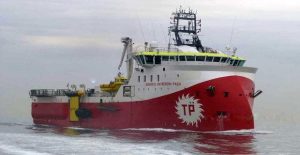 barbaros_alwnizei_stin_kupriaki-aoz_