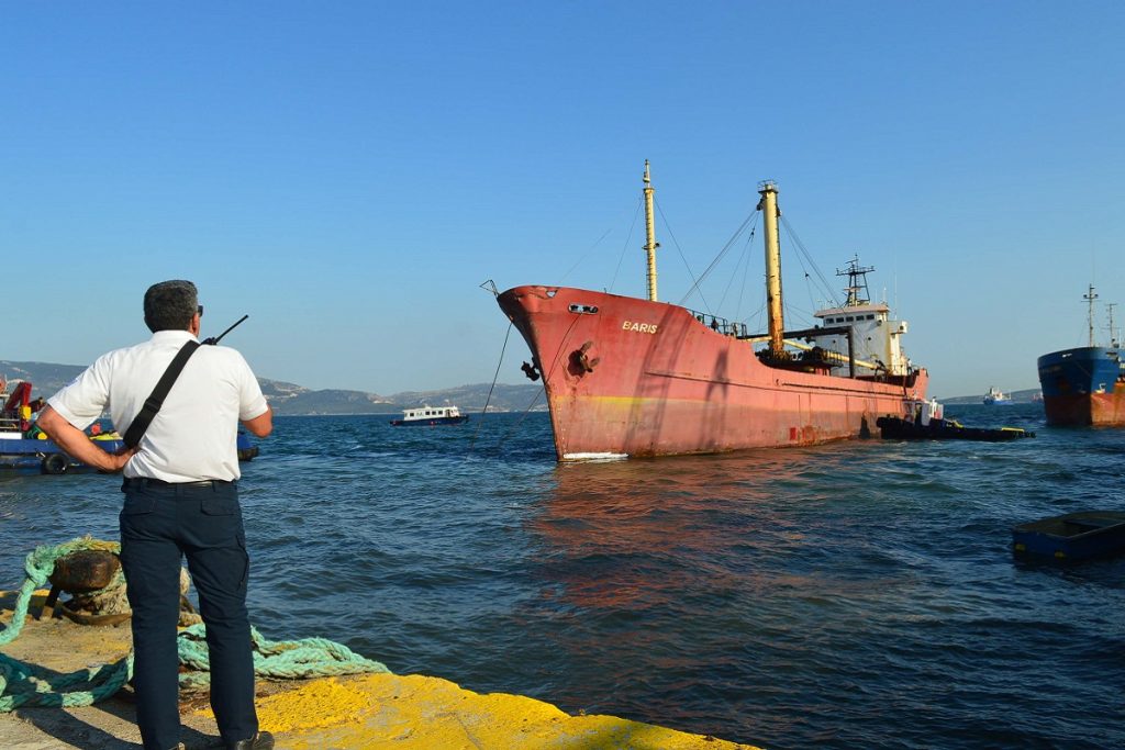 Απομακρύνθηκε το επικίνδυνο – επιβλαβές πλοίο «BARIS» από την Ελευσίνα (photos)