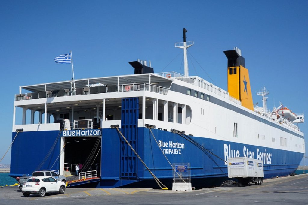 Βλάβη στη δεξιά κύρια μηχανή παρουσίασε το Blue Horizon - Ταλαιπωρία για τους 930 επιβάτες