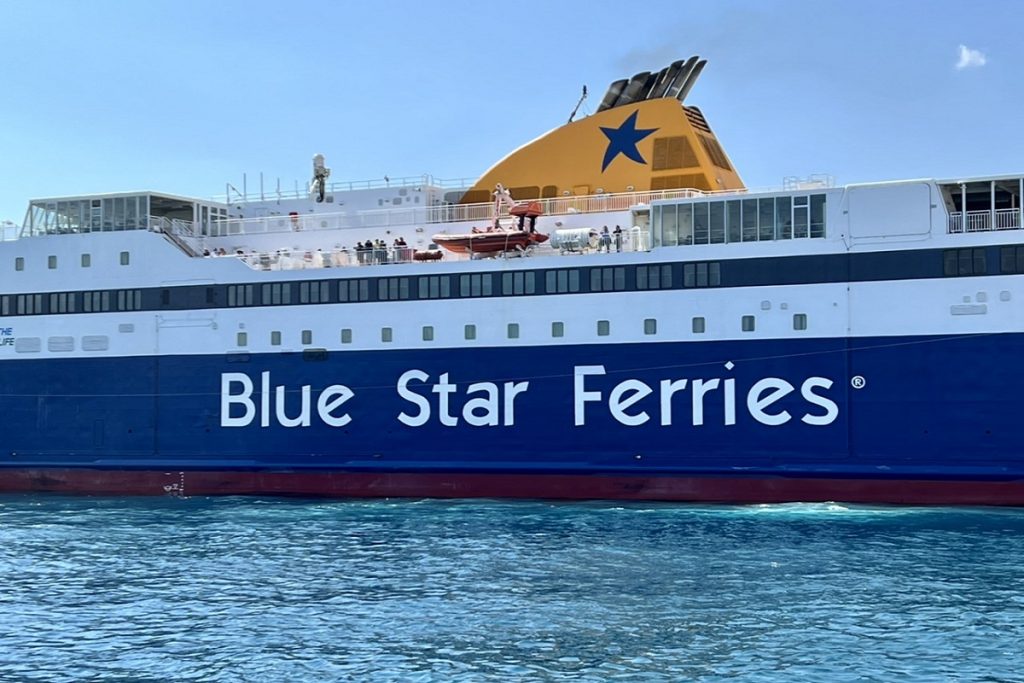 Τραυματισμός επιβάτη στο «Blue Star 1»