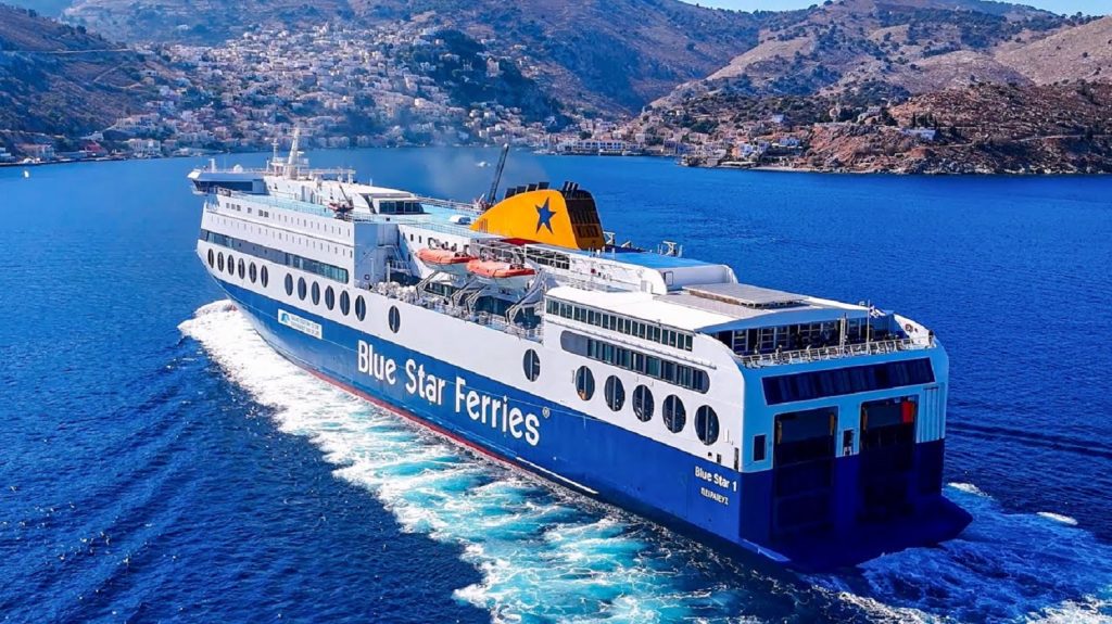 Σύμη – Το Blue Star 1 δένει με φόντο την επιβλητική πόλη του νησιού! (video)