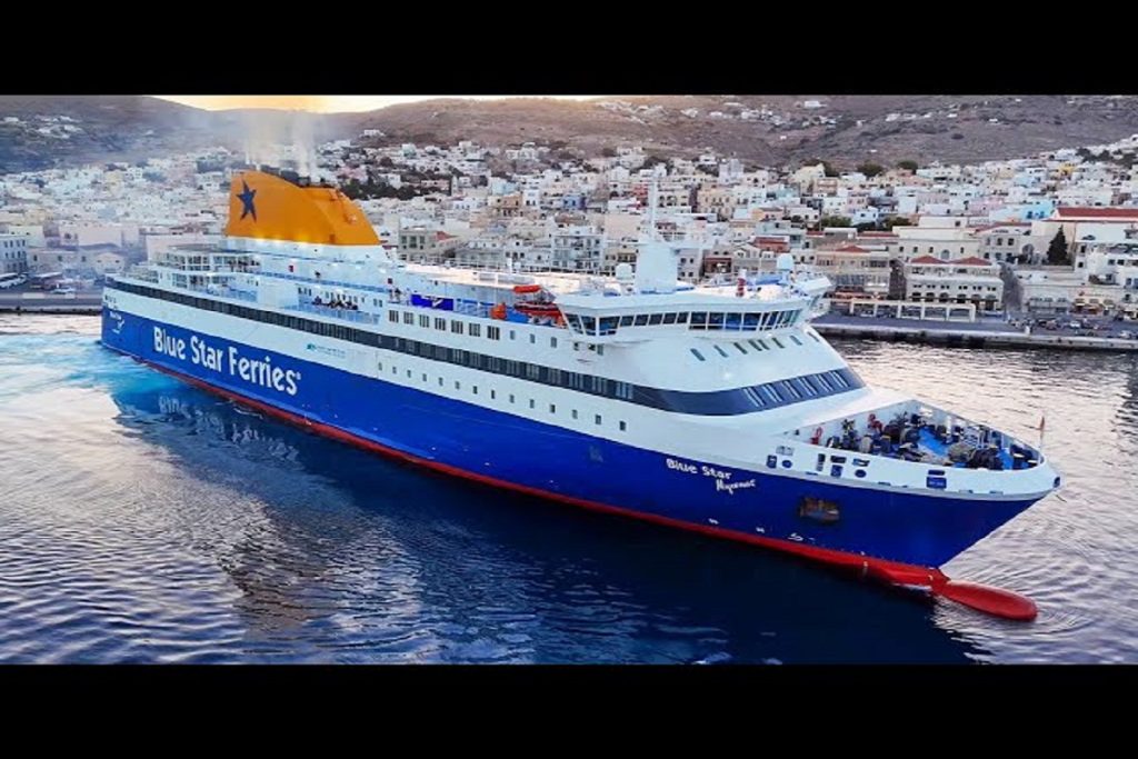 Viral video! Εκπληκτική μανούβρα καπετάνιου με φόντο στην επιβλητική Ερμούπολη της Σύρου