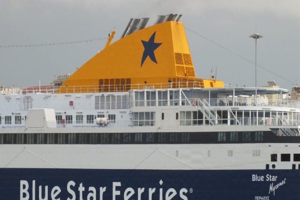 Σε καραντίνα το πλοίο Blue Star Mykonos μετά από ύποπτο κρούσμα κορωνοϊού