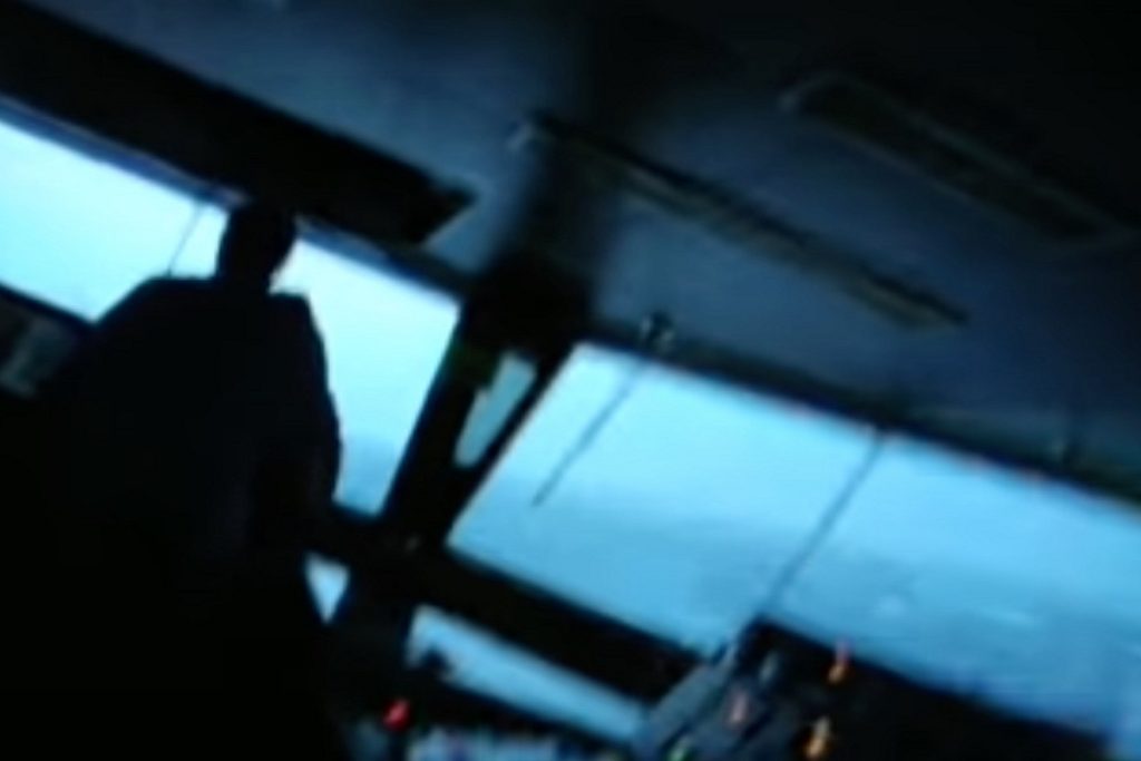 Δείτε τι γίνεται στη γέφυρα πλοίου σε κακοκαιρία (video)