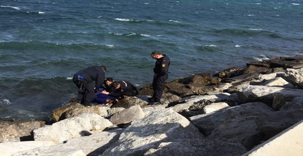 Αγνοούμενος καπετάνιος βρέθηκε να παλεύει στα κύματα με το σωσίβιο του Αγνοούμενος καπετάνιος βρέθηκε να παλεύει στα κύματα με το σωσίβιο του