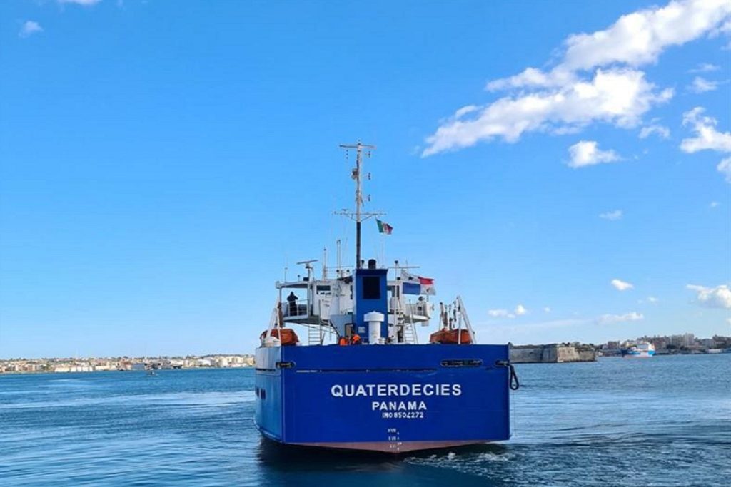 Φορτηγό πλοίο εγκαταλείφθηκε στο Ιόνιο πέλαγος την στιγμή που βυθιζόταν