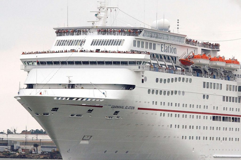 Ένας άνδρας πήδηξε στη θάλασσα από κρουαζιερόπλοιο της Carnival Cruise Lines