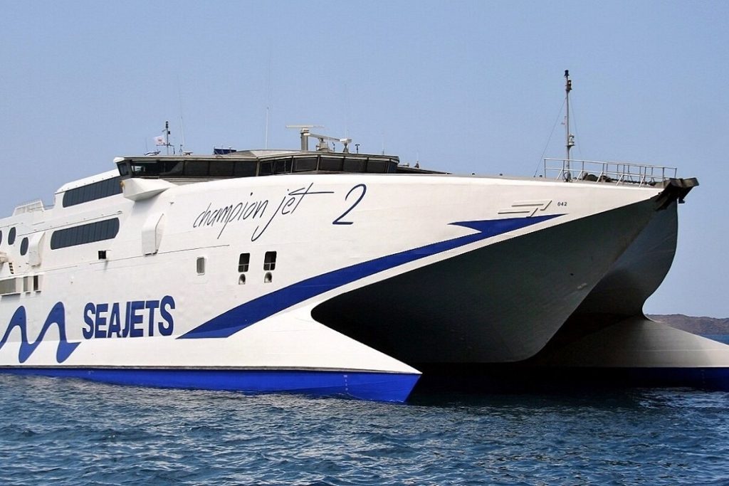 Μηχανική βλάβη παρουσίασε το “CHAMPION JET 2” στην Σίφνο