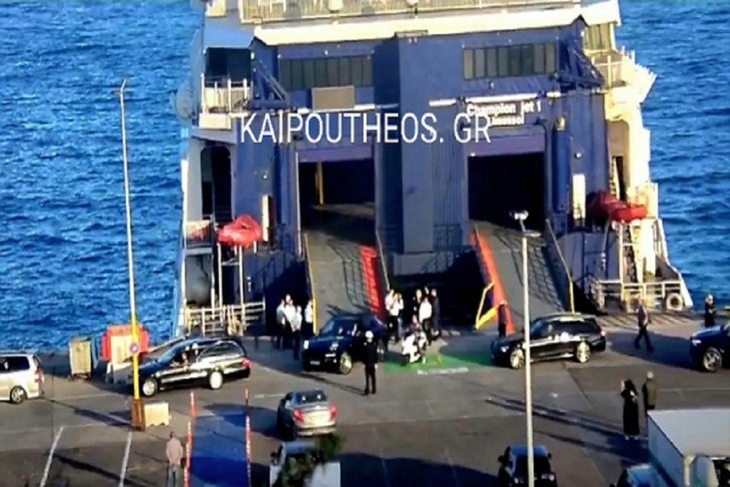 Φόρος τιμής και συγκίνηση.... Η σορός του Τάκη Ηλιόπουλου στο CHAMPION JET1 (video & photo)