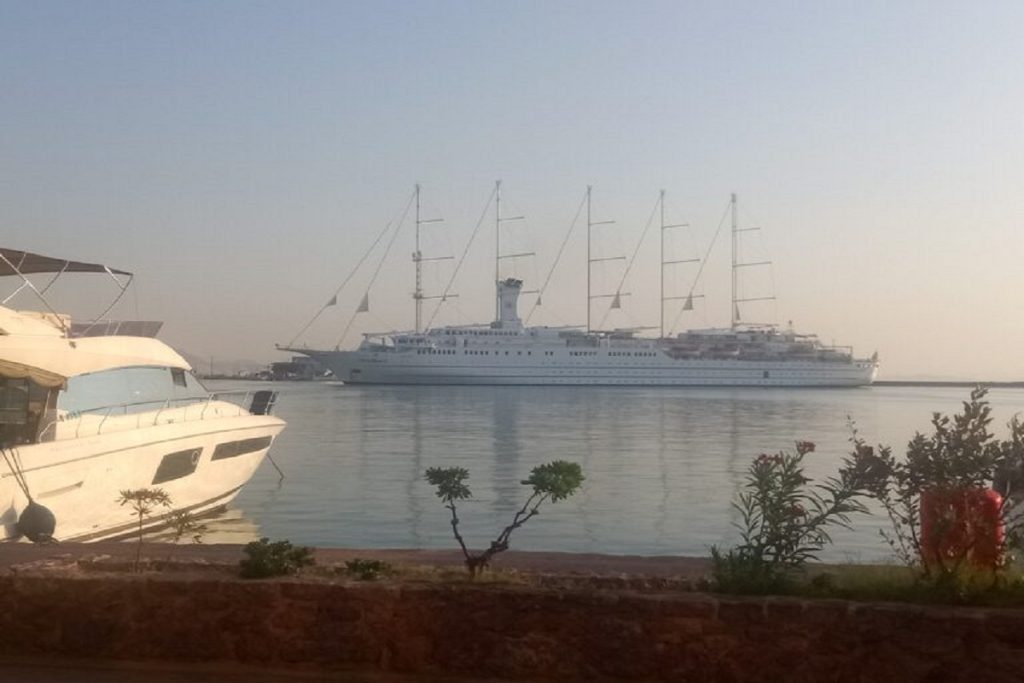 Στη Χίο το πεντακάταρτο κρουαζιερόπλοιο “Club Med 2”