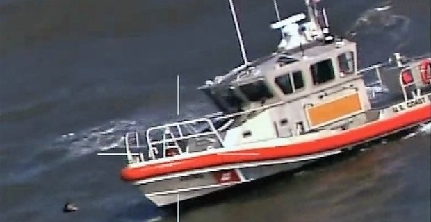 5 διασωθέντες από σκάφος που ανετράπη στη Βόρεια Καρολίνα coastguard_carolina