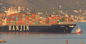 container_sto_limani_tou_peiraia