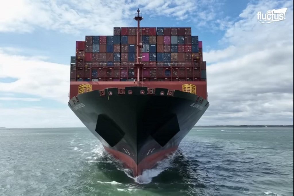 Η τεράστια δύναμη που χρειάζεται για να κινηθούν τα γιγαντιαία πλοία μεταφοράς κοντέινερ! (Βίντεο)