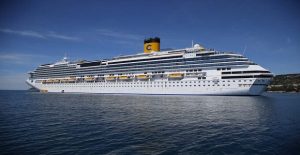 Split, 10.05.2012 - Kruzer Costa Fascinosa doplovio je ispred Splita