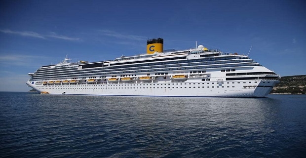 Split, 10.05.2012 - Kruzer Costa Fascinosa doplovio je ispred Splita