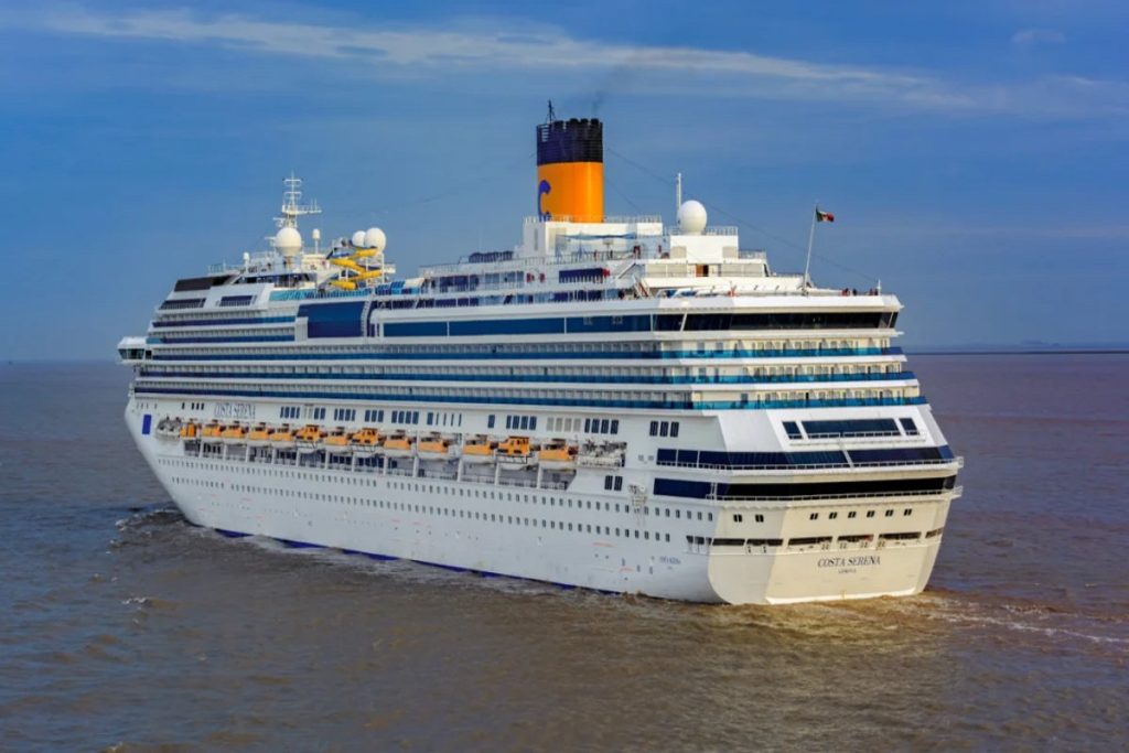 Επιβάτες κρουαζιερόπλοιου εντόπισαν 5 ναυαγούς από το μπαλκόνι τους – Τιμητική πλακέτα στον πλοίαρχο και το πλήρωμα για την διάσωση