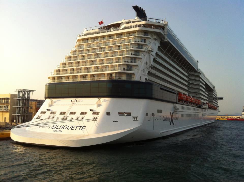 Φωτογραφία ημέρας - Celebrity Silhouette at Piraeus port