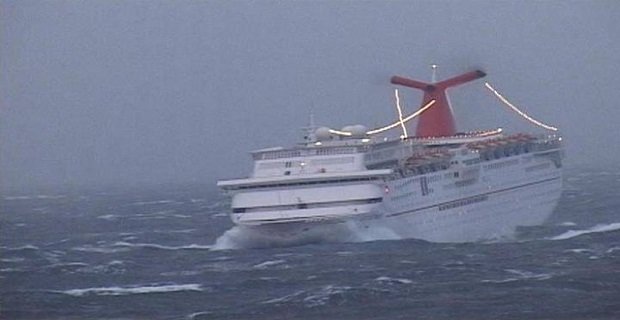 cruise-ship_in_big_storm_