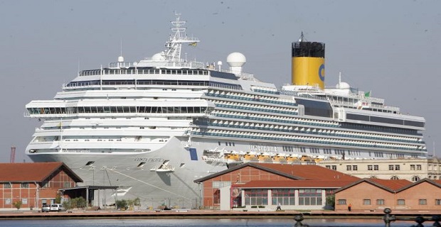 cruise_ship_at_olth_