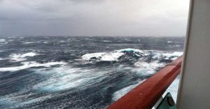 cruise_ship_huge_wave_