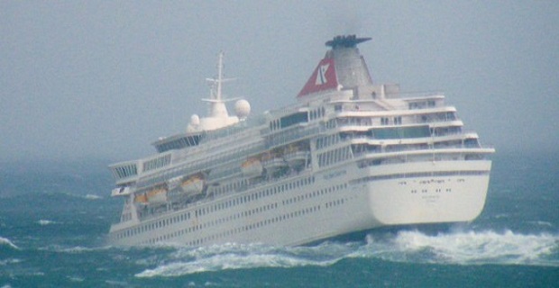 cruiseship_in_big_storm__