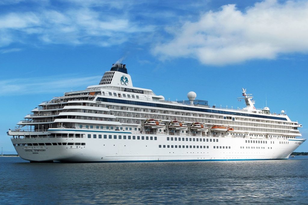 Στο «σφυρί» τα κρουαζιερόπλοια Crystal Symphony και Crystal Serenity