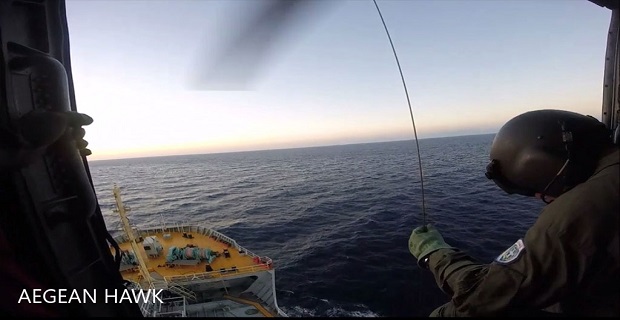 Μεταφορά ασθενούς από δεξαμενόπλοιο με Ελικόπτερο του ΠΝ [βίντεο+ φωτο]