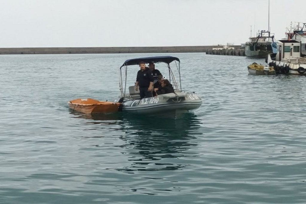 Nεαροί χάθηκαν με βάρκα στο Ηράκλειο: Ολονύχτιες έρευνες - Βίντεο από την διάσωσή τους