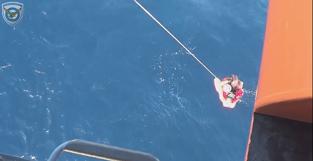 diaswsi_agnooumenwn_apo_elikopter-_super_puma