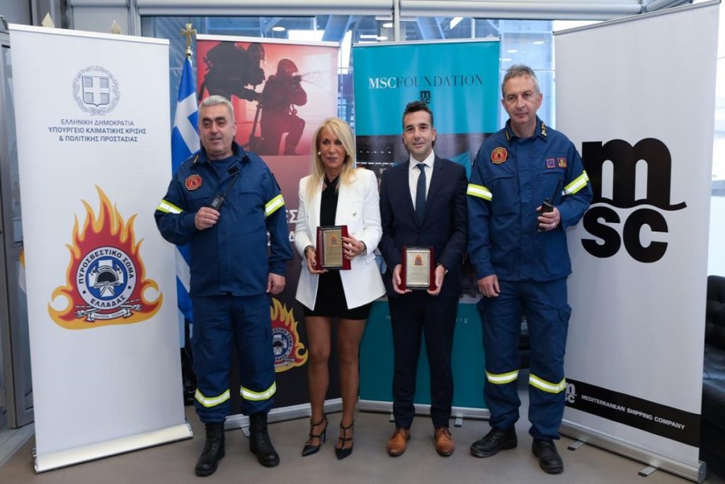 Δωρεά ασυρμάτων τελευταίας τεχνολογίας από το MSC Foundation στο Πυροσβεστικό Σώμα (φωτο)