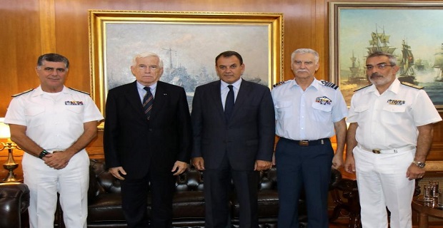 Υπογραφή αποδοχής δωρεάς Πλοίου Γενικής Υποστήριξης από τον ΥΕΘΑ κ. Νικ. Παναγιωτόπουλο και τον κ. Παν. Λασκαρίδη