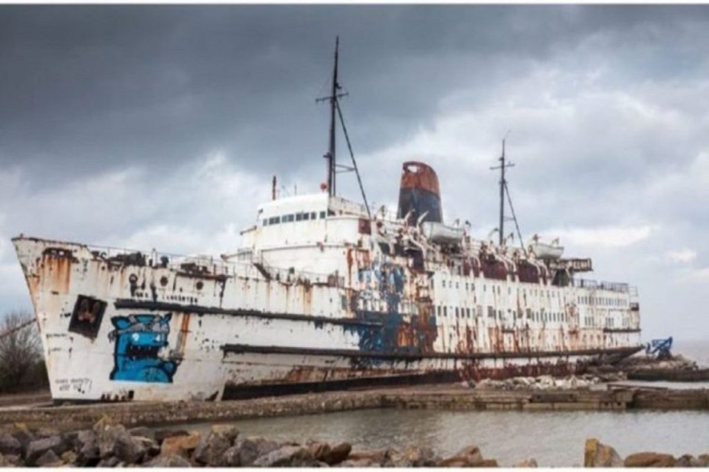 Ήταν ερειπωμένο στο ίδιο σημείο εδώ και 30 χρόνια - Όταν μπήκαν μέσα τρελάθηκαν (photos)