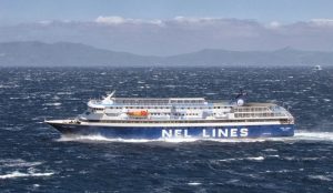 duskolos-o-aktoploiokos-xeimwnas-stis-kuklades