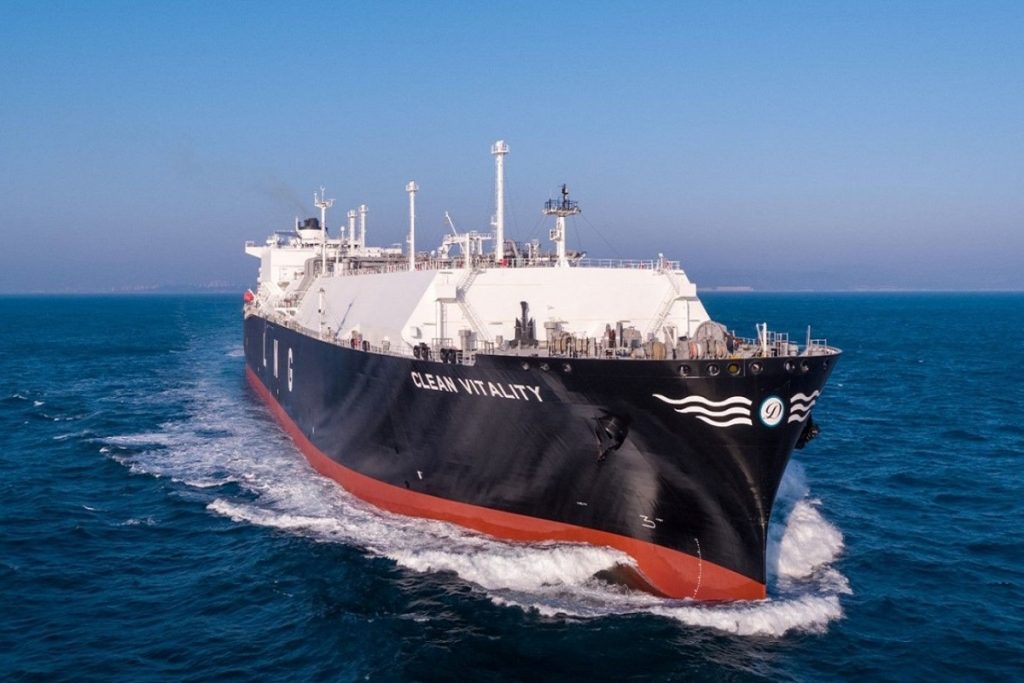 Το πλήρωμα του LNG “Clean Vatality” διέσωσε δύο ναυαγούς στα Στενά της Φλόριντα