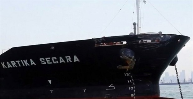 Σύγκρουση δεξαμενόπλοιου και βυθοκόρου - Δύο νεκροί και τρεις αγνοούμενοι[βίντεο+φωτο]